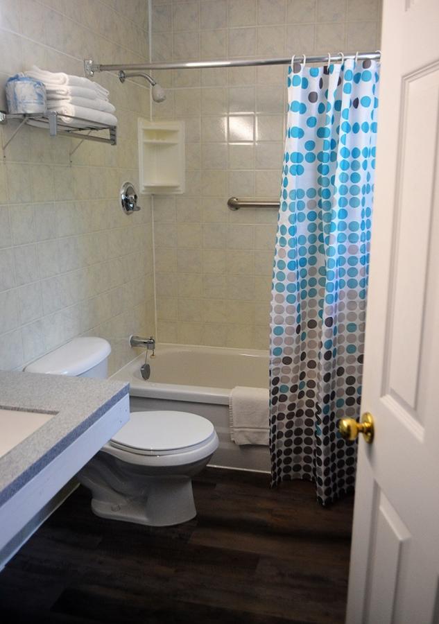 Stratford Suburban Motel Bagian luar foto