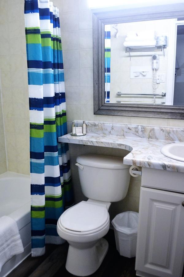 Stratford Suburban Motel Bagian luar foto