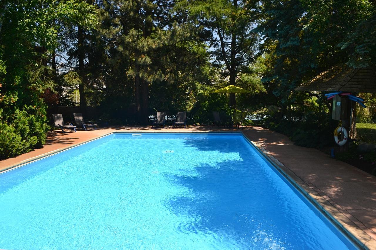 Stratford Suburban Motel Bagian luar foto