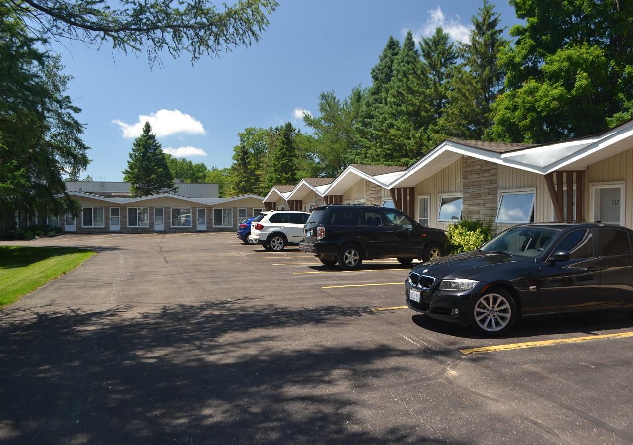 Stratford Suburban Motel Bagian luar foto